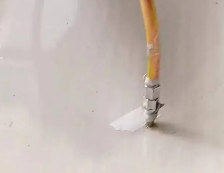 四子王旗瓷砖空鼓维修公司专业解答在瓷砖铺贴过程中，如果使用的砂料过粗（如全部使用了粗砂），可能会导致以下问题